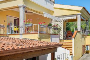 Agata verde con terrazza e giardino