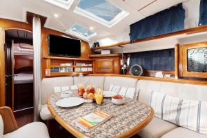 Pato Lucas Sail Boat