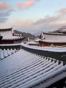 Seoul Hanok Accommodation-North Korea Mountain View, Vintage Furniture, Stylish Design, Emotional Accommodation, After Work Trip, Eupyeong Hanok Village