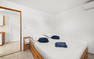 1 Bedroom Cozy Apartment In Betina