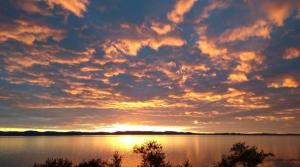 Chalet Le Patrimoine - Peaceful Riverfront Stay
