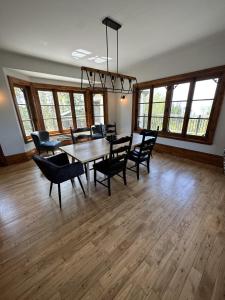 Chalet Le Patrimoine - Peaceful Riverfront Stay