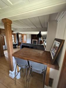 Chalet Le Patrimoine - Peaceful Riverfront Stay