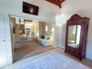 Charming Lucca Apartment, Modern Comfort in Historic Setting