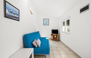 1 Bedroom Stunning Apartment In Betina