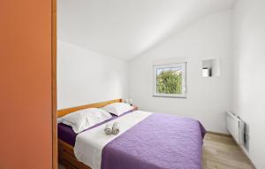 1 Bedroom Stunning Apartment In Betina