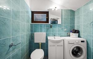 1 Bedroom Stunning Apartment In Betina