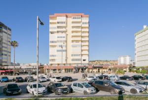 Two-bedroom beachfront with pool - Costa da Caparica