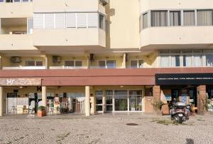 Two-bedroom beachfront with pool - Costa da Caparica