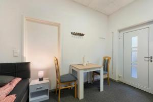 Cozy 2-bed Room With Kitchen W2
