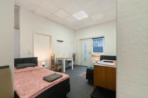 Cozy 2-bed Room With Kitchen W2
