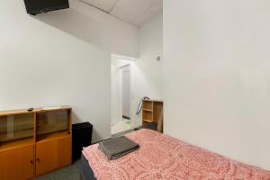 Cozy 2-bed Room With Kitchen W2