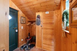 Wooden Western Lodge Tiny Haus