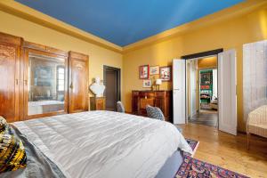 Charming Apartment with Lake View