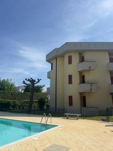 Residence The Golden Sunrise with Pool