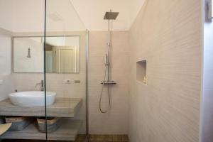 Varese Center Apartment with Private Parking