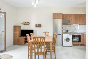 Akrogiali Rooms and Studios