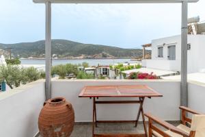 Sifnos studio 2
