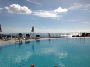 Appartamento con piscina 13