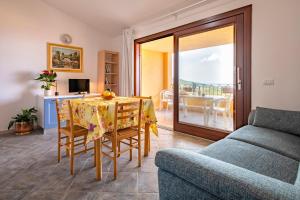 Appartamento con piscina 13