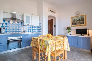 Appartamento con piscina 13