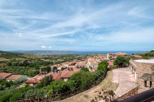 Appartamento con piscina 13