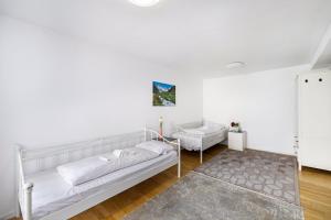 Aldars Urban Trio Suite No.12