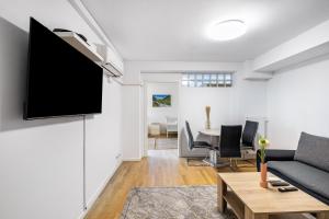 Aldars Urban Trio Suite No.12