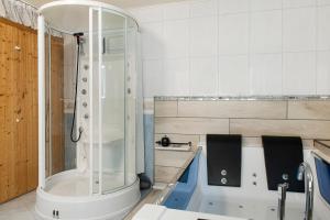 Spawo mit Sauna und Whirpool