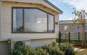 Gorgeous Home In Bredene With Wifi