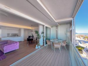 Beachfront, Furnished Terrace & Comfort by Host Hero