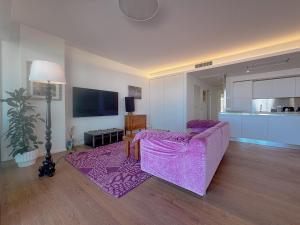 Beachfront, Furnished Terrace & Comfort by Host Hero
