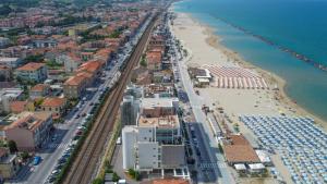 Beachfront, Furnished Terrace & Comfort by Host Hero