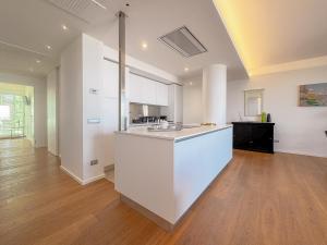 Beachfront, Furnished Terrace & Comfort by Host Hero