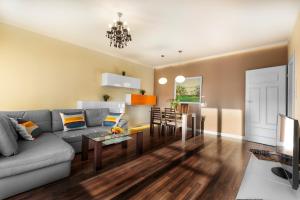 Two-Bedroom Apartment (5 Adults) room in Apartamenty Aparts