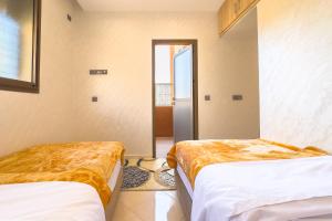 B - Family Airport Home - Spacious 3-Bedroom Apartment