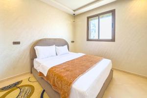 B - Family Airport Home - Spacious 3-Bedroom Apartment