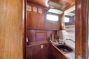Aloha Jaks Boat