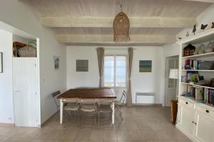 Spacious house close to the beach with terrace