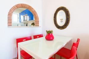 2 House in front of the sea