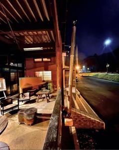 音楽と焚き火の隠れ家 渓流 滝至近のワイルド グランピング BBQ可 トヤソーデの庭 Wild Cabin with DJ Booth and Fire Pit Near Waterfalls Car Required