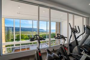 Luxury Coffee Bean Condo - Pool & Stunning View