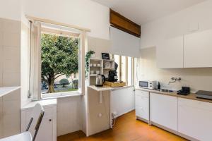 EUR-Montagnola 3 guest apartment, 15 minutes from the Colosseum
