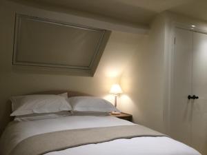 Small Double Room room in Cat and Custard Pot Inn
