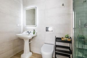 A&N Central Beach Walk Apartment with Terrace