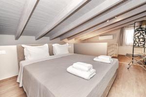 Helichrysum Lofts