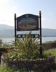 Bryn Eglwys Period Family Home with Sea Views