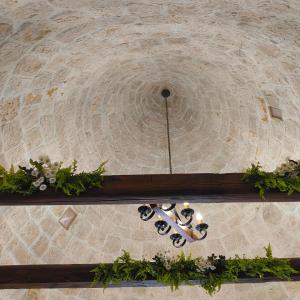 Antico trullo immerso nella campagna