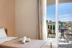 Sandy Maria studio 304