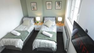 2BDR House 4 Beds & Sofa with 3 TVs Netflix PS4 Free Parking Near MCR AO Arena